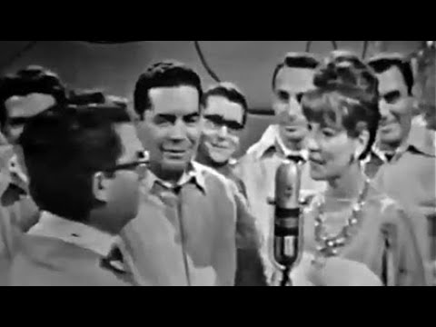 Consuelito Vidal junto a Roberto Faz y su conjunto - Tengo una penita - 1965