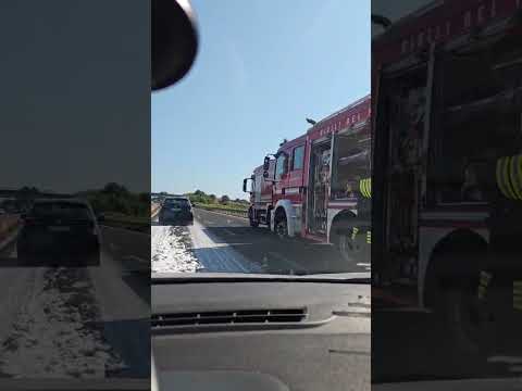 Le operazioni di spegnimento da parte dei vigili del fuoco (video: Daniele Macii)