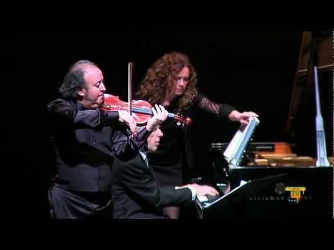 11/02/12 – La música de cámara de Bruno Canino y Joaquin Palomares entusiasmó a l’Auditori.