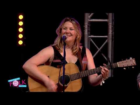 Della Mae at Shrewsbury Folk Festival 2022