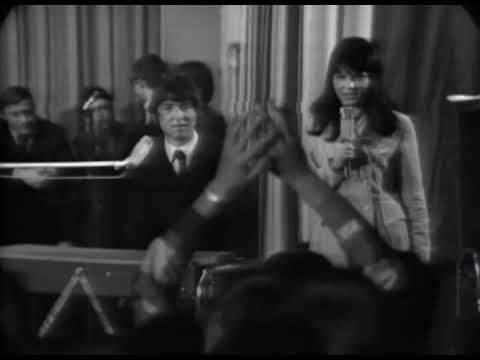 The Rattles - Uschi Nerke introduces the band (1967)