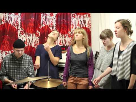 Xenia Kriisin - One shot in his back - Livesession - "Jag och min Orgel"