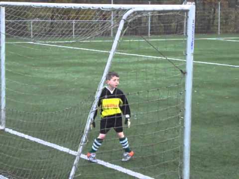 De toekomstige keeper van Tricht 1 heeft geen last van tegenstanders (26-11-'11)