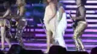 Beyonce Boobs Slips Out On Stage