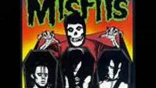 Misfits - Dig Up Her Bones lyrics