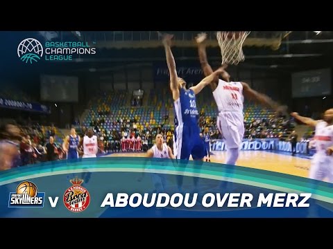 Jordan Aboudou with the thunder block vs. Fraport Skyliners