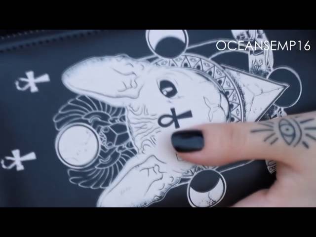 Vídeo relacionado con Black Premium by EMP Unisex Zapatillas Altas Negras con Estampado de Calavera en el Lateral EU43