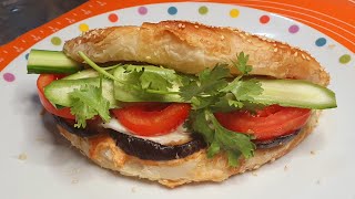 מטבח בקלי קלות-ליהי קרויץ מלאווח סביח פינוקים (ליהי קרויץ - מטבח בקלי קלות) - התמונה מוצגת ישירות מתוך אתר האינטרנט יוטיוב. זכויות היוצרים בתמונה שייכות ליוצרה. קישור קרדיט למקור התוכן נמצא בתוך דף הסרטון