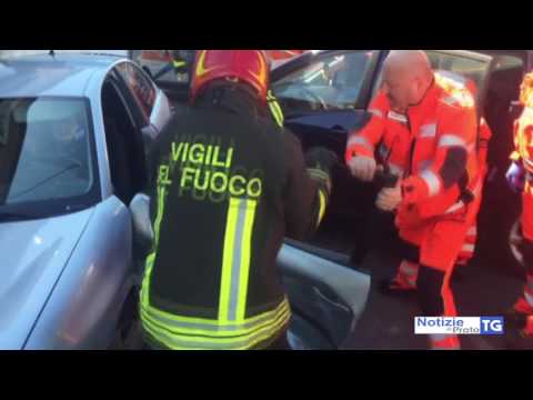 2017-03-27 PRATO - SCONTRO TRA AUTO, FERITA ANCHE UNA BAMBINA