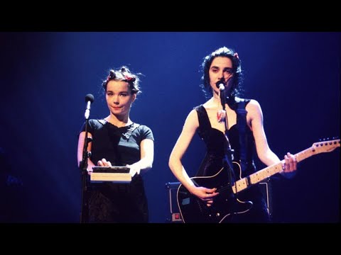 PJ Harvey & Björk cover the Rolling Stones' "(I Can't Get No) Satisfaction" at the BRIT Awards 1994