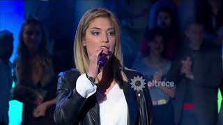 Cantó el tema de Las estrellas de Daniela Herrero pero no coincidió con producción