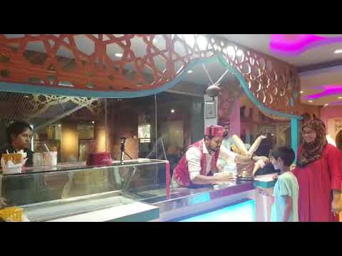 Turkes ice cream#tasty#yam#srwawberry#flavouroooooooooo @ARNABLIFESTYLE Subscribe Arnab lifestyle