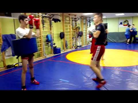 ТРОЙКА РУКАМИ И НОГОЙС ПАРТНЁРОМ. Спорт клуб ЗОМБИР