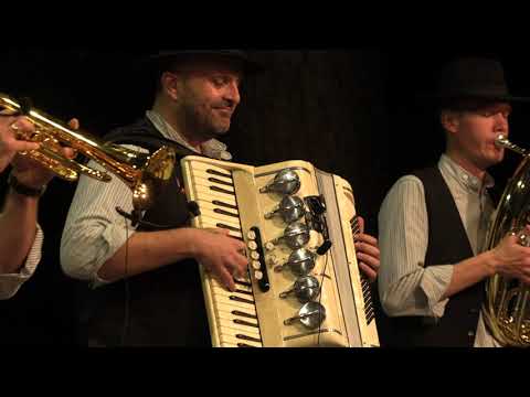 TVRDONICE-67.PODLUŽÍ V PÍSNÍ A TANCI-Přehlídka dechových hudeb (32.)