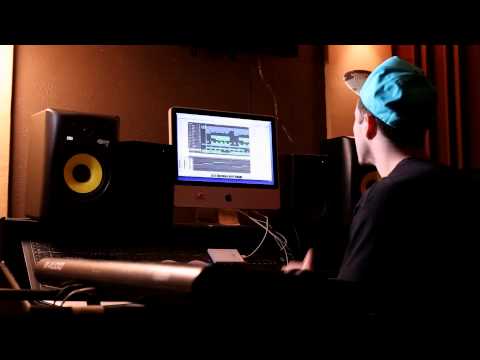 Super producer Trakksounds making a beat w/Pain 1's Drum Kit (Studio Video)
