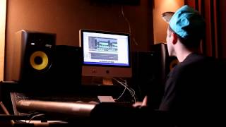 Super producer Trakksounds making a beat w/Pain 1's Drum Kit (Studio Video)