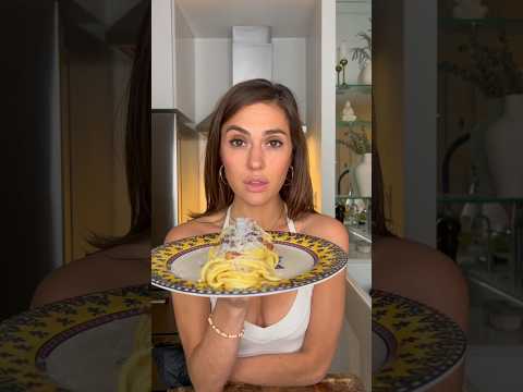 CARBONARA 🥚 QUICK AND DELICIOUS #cooking #recipe #italian #food #shorts