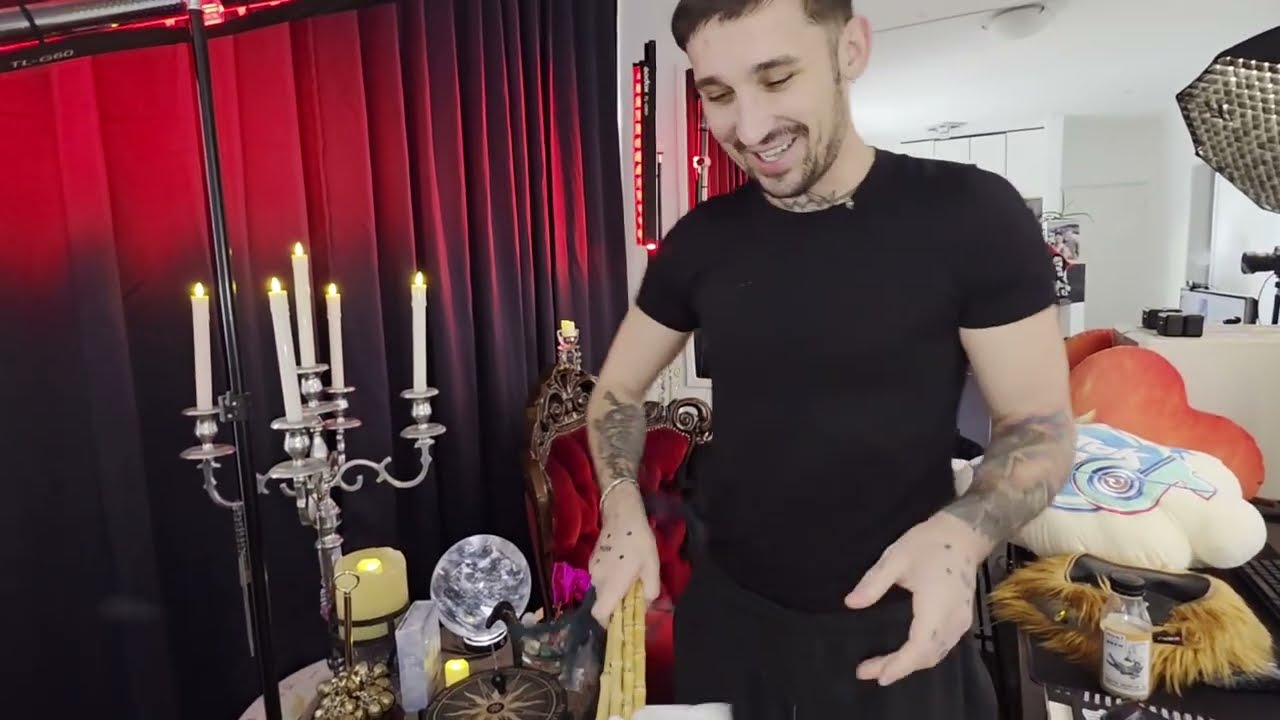 Подарки со свалки нашли хозяина @denisaustralia . Денис показал свою студию . Элла Ав