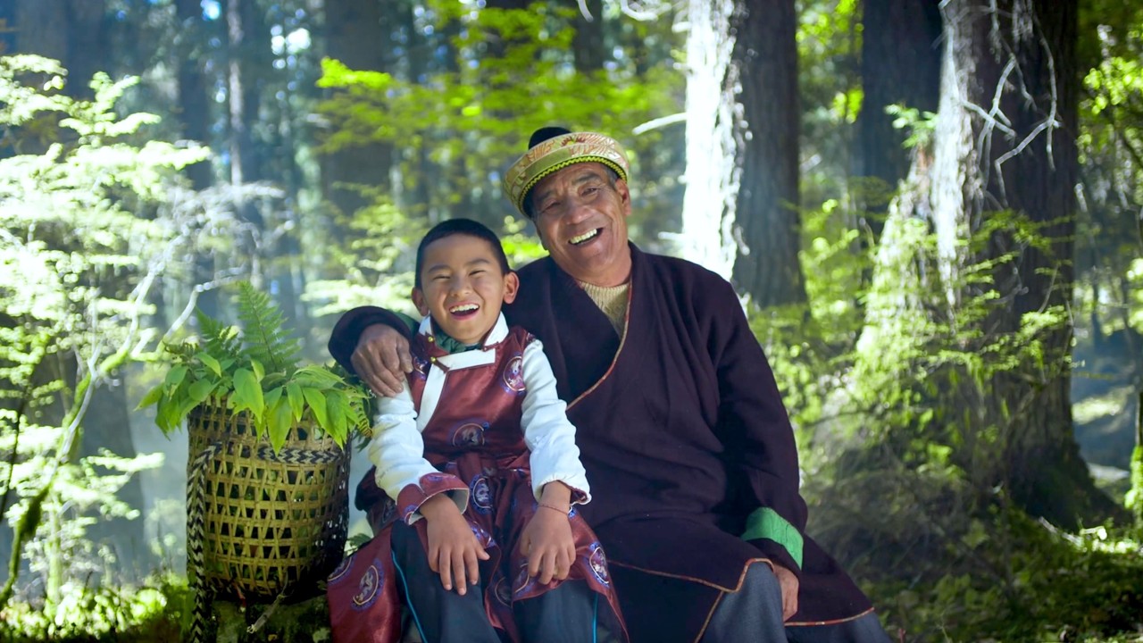 Nyingchi, un hogar multicolor bajo el sol