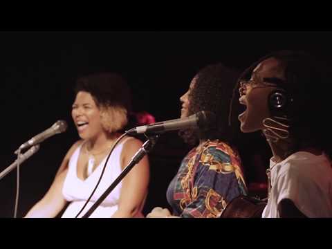Política - Preta Leveza ao Vivo em Salvador - YouTube