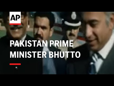 PAKISTAN PRIME MINISTER BHUTTO VISITS BANGLADESH