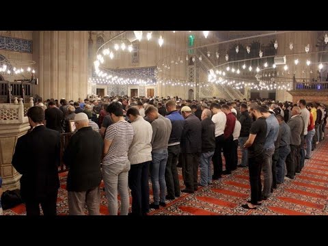 Nëse nuk i lëviz buzët kur lexon suren El-Fatiha në namaz, a quhesh pa namaz?