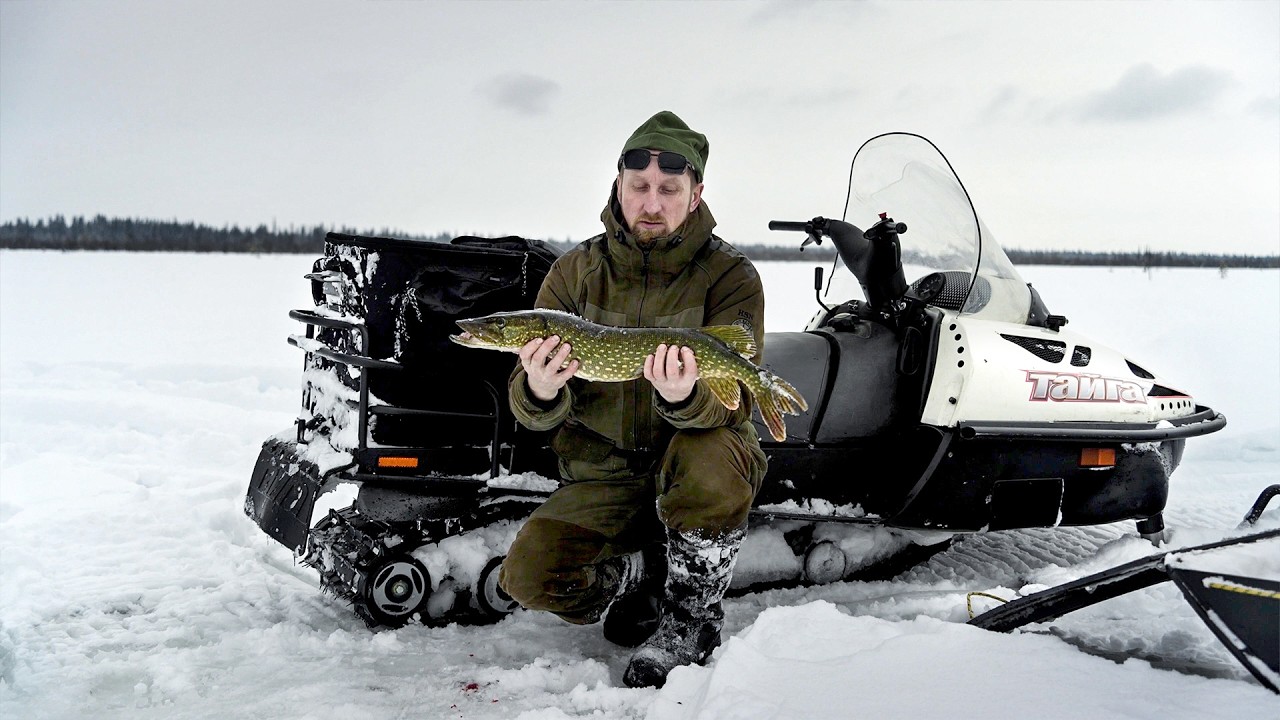 ПОЙМАЛ ОГРОМНЫХ ЩУК! ВРЕЗАЛСЯ НА СНЕГОХОДЕ. ПЕРВАЯ ВЕСЕННЯЯ РЫБАЛКА.