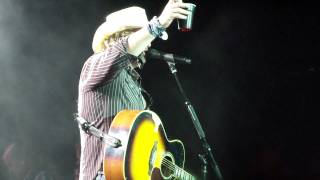 Toby Keith &quot;Chuckie DaNcE-Pittsburgh 2010