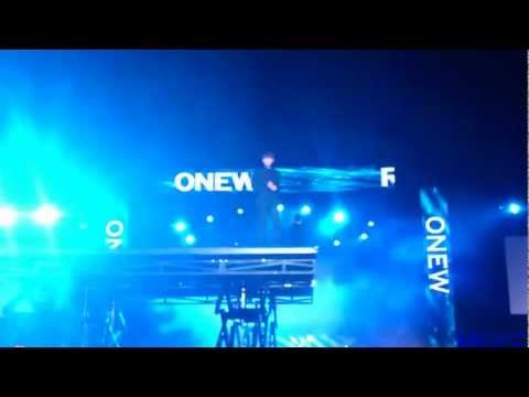 (Fancam) 121125 SMTown BKK - Open arms - Ryeowook focus