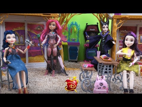 Morning Routine with Mal and Ben, Evie and Doug, Audrey, Maleficent in Auradon School