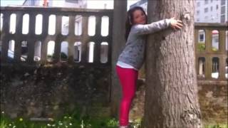 videoclip "cos pes na terra" grupo dos Minions