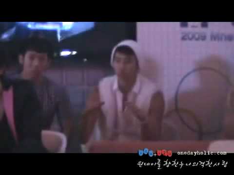 Jay FanCam During 2NE1's Perf