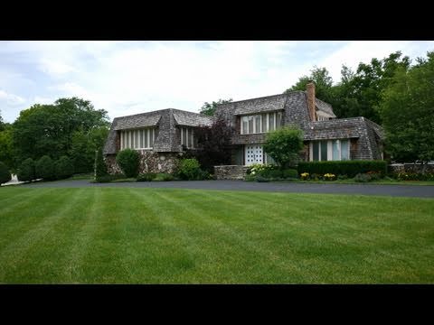 A contemporary home in a convenient Oak Brook locale