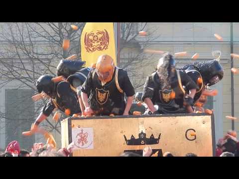 Carro da getto Gli Scuderi del Re e aranceri a piedi Mercenari - Carnevale Ivrea 2014