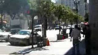 Stupid Cop! 蠢得不能再蠢的警察
