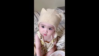 Download lagu The cute little blink made me fall in love with her at that moment. #Human baby #big-eyed baby #Swe mp3
