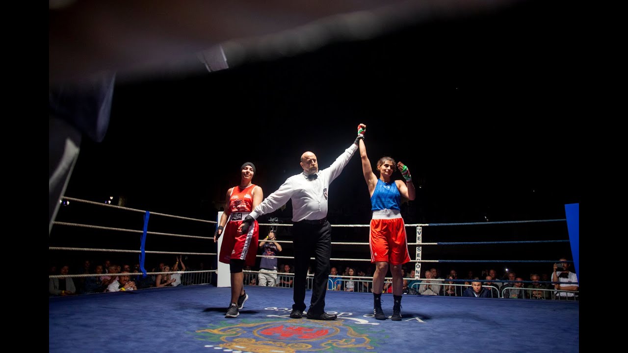 The first female Iranian boxer to win an overseas fight