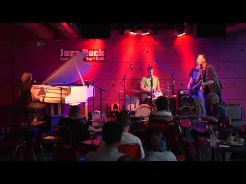 Eliška Walsh - Eliška Walsh - Oh Well (Fiona Apple cover)