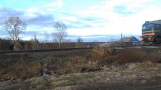 preview picture of video 'М62 с пригородным поездом Киров-Луза на ст. Вазюк'