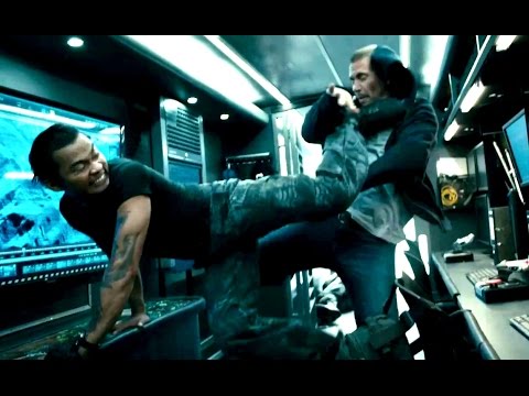 Furious 7 (Clip 'Transport Fight')