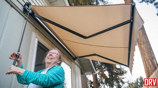 Koel blijven met het Outsunny 8' uitschuifbare zonnescherm | Hoe te installeren