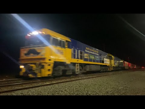 4MA5 Pacific National intermodal with NR66 (PNA) and G530 passing Gheringhap loop 21/5/2025