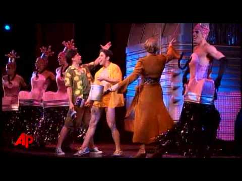 Sheldon Ecstatic Over Tony for 'Priscilla'