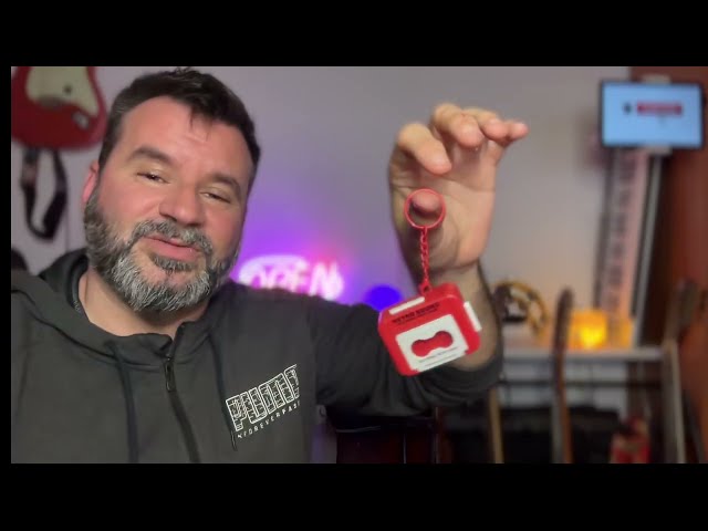 Vídeo relacionado con Mini Llavero de grabadora de Cinta, Llavero de Reproductor de Cinta Retro de plástico grabable grabable con música, Reproductor de microcasetes para Mochilas, Bolsos, microcasset