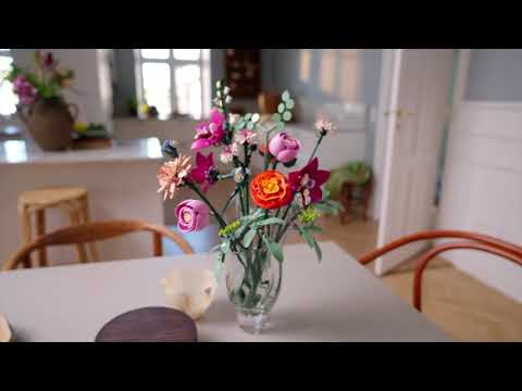 thumbnail video image 2 of Set LEGO Botanicals Ramo de Flores Fantasía en Rosa 10342, 2 of 5