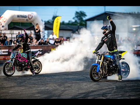 Duo Moto Show - motorbike stunt show Kate & Kuba