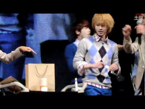 [FANCAM] 110630 ZEA HK Asia Tour - Minwoo's Magic Time
