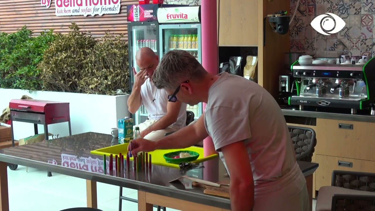 E vetmja gjë që Kristi bashkëpunon/ Batuta mes banorëve