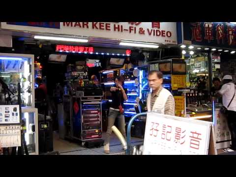 香港深水埗鴨寮街超爆阿姐SELL音響  HiFi salesperson in Hong Kong