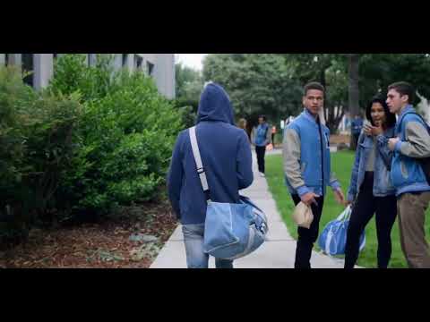 13 reasons why - Justin back in high school proposing Jessica ; she said “ i wish u had died"